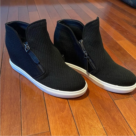 Steve Madden Shoes - Steve Madden wedge sneakers, EUC